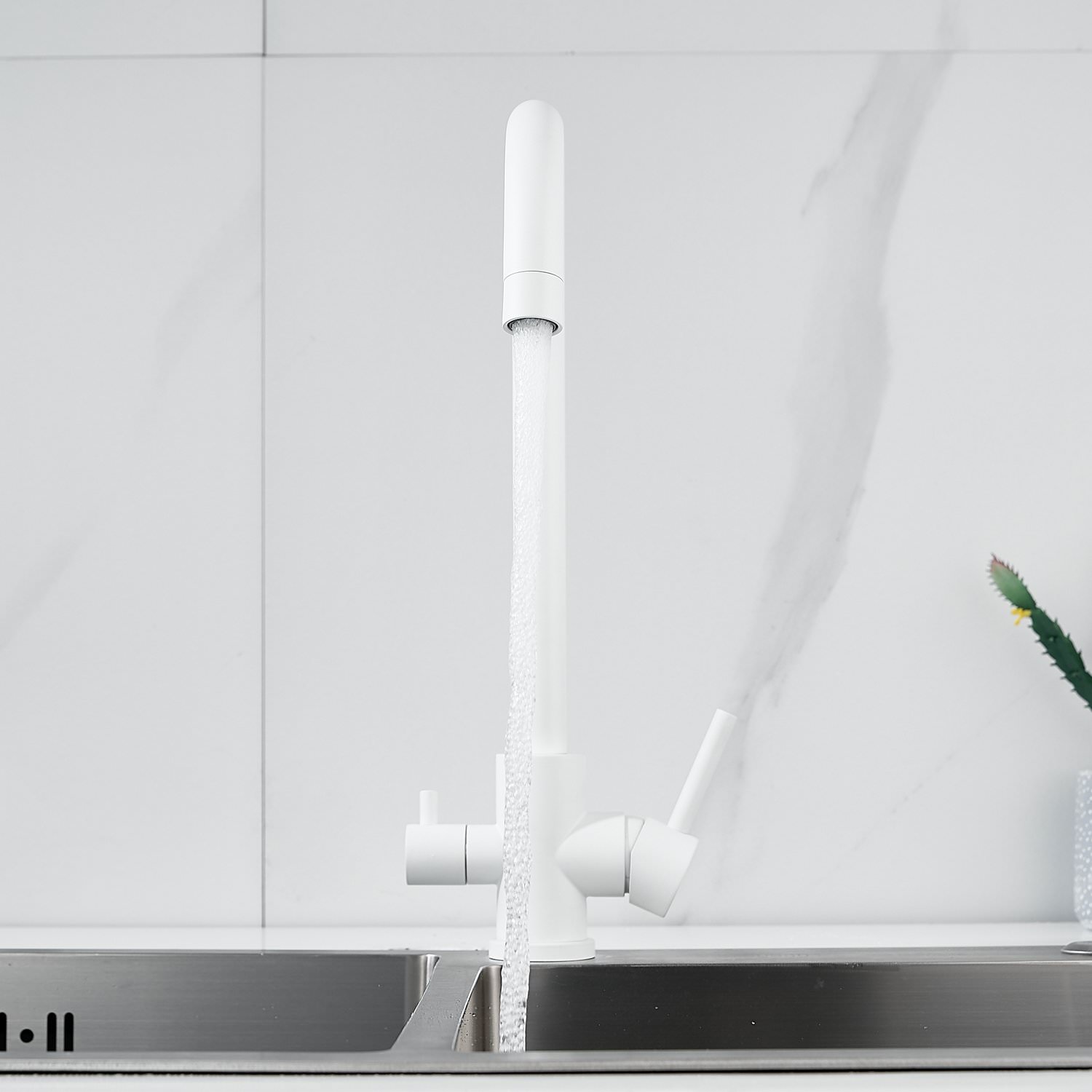 Смеситель для кухни с подключением фильтра воды Raffine F108C белый в 100Kran: Широкий выбор и доступные цены.